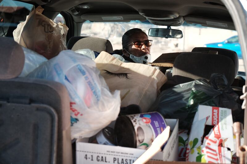 Food and holiday gift basket distribution in the Hopi community of Moenkopi in Arizona. Getty Images / AFP