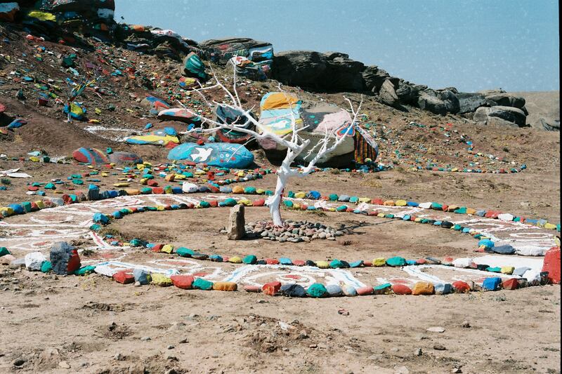 An installation of painted stones of peace in the Pirar Mountains, 1999. Photo: Ismail Khayat Gallery