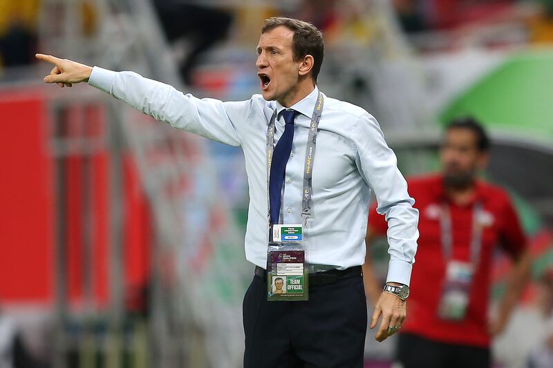 UAE manager Rodolfo Arruabarrena gives instructions. Getty