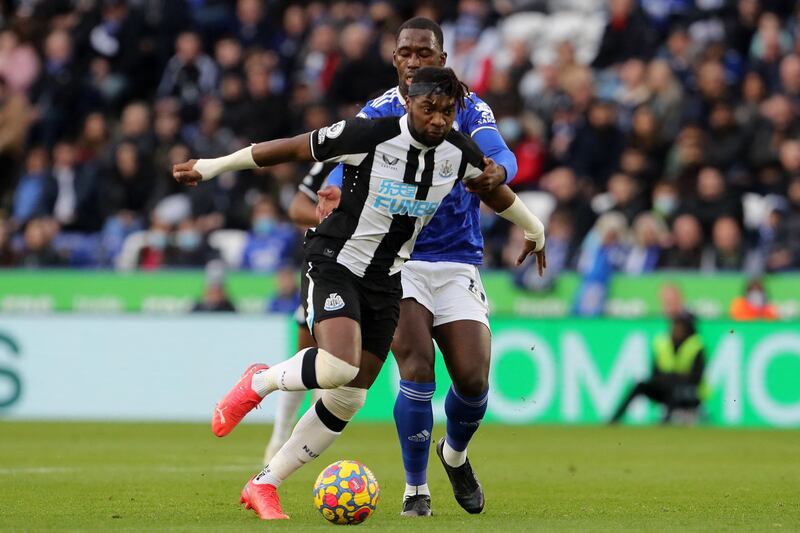 Allan Saint-Maximin (L) vies with Leicester City's Boubakary Soumare . AFP