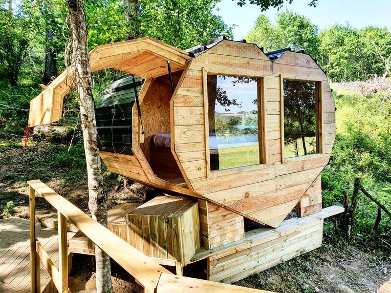 4. This heart-shaped wooden cabin in the forests of Benac in France is the ideal escape for nature lovers.