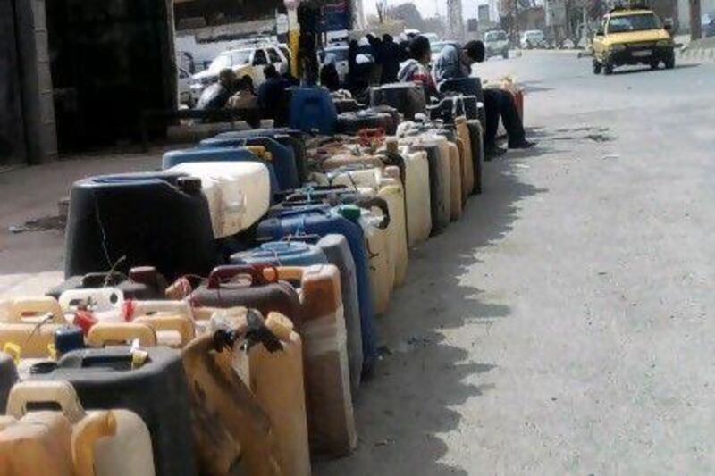 The worsening economic situation in Syria is compounding the woes of the average Syrian, who is finding it increasingly difficult to find petrol. In Damascus, long queues formed outside filling stations.