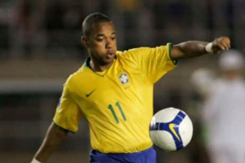 Brazil's Robinho controls the ball during a World Cup 2010 qualifying soccer match against Argentina, in Belo Horizonte, Brazil, Wednesday, June 18, 2008. (AP Photo/Andre Penner)