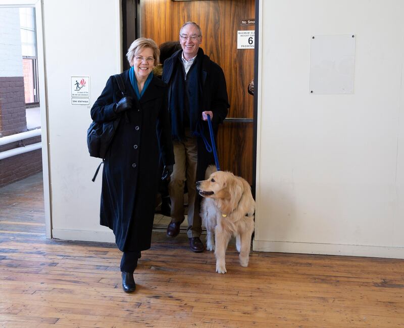 epa07356936 Democratic United States Senator Elizabeth Warren of Massachusetts (L) arrives with her husband Bruce Mann (R) to Everett Mills where she announced her candidacy for the 2020 Democratic presidential nomination in Lawrence, Massachusetts, USA 09 February 2019.