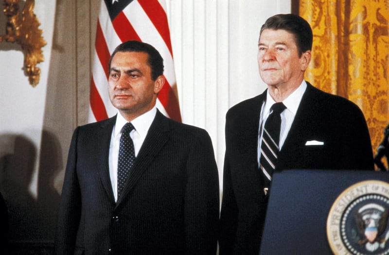 US President Ronald Reagan (R) and Egyptian President Hosni Mubarak attend the arrival ceremonies in the east room of the White House, February 3, 1982 in Washington DC. (Photo by GENE FORTE / AFP)