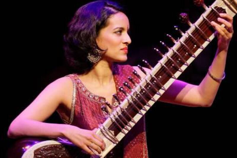 Indian musician Ravi Shankar's daughter, Anoushka performs on June 4, 2008 during a concert at London's Barbican centre.    AFP PHOTO/ SHAUN CURRY