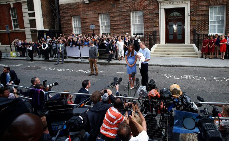 Britain's Prince William and his wife Catherine, Duchess of Cambridge appear with their baby son, outside the Lindo Wing of St Mary's Hospital, in central London July 23, 2013. Kate gave birth to the couple's first child, who is third in line to the British throne, on Monday afternoon, ending weeks of feverish anticipation about the arrival of the royal baby. REUTERS/Suzanne Plunkett (BRITAIN - Tags: SOCIETY ROYALS HEALTH) *** Local Caption ***  SLP111_BRITAIN-ROYA_0723_11.JPG