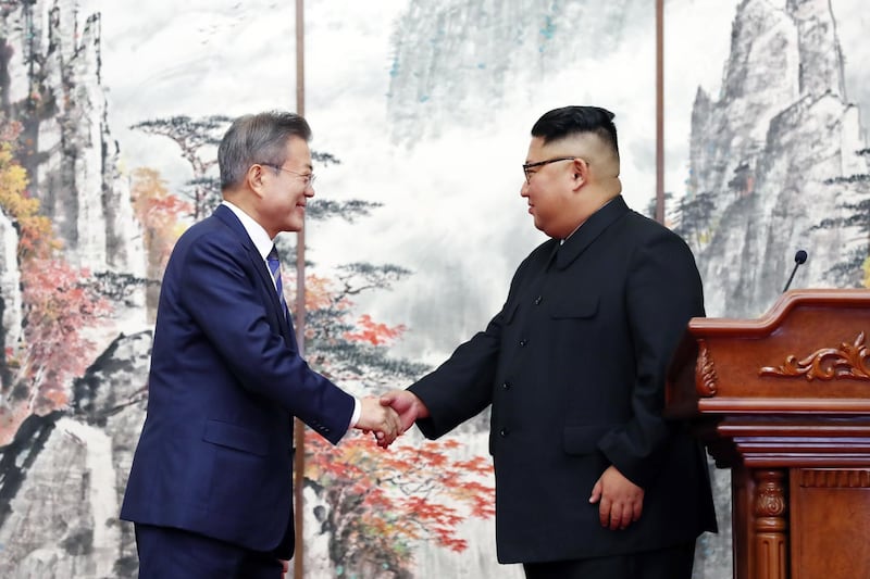 PYONGYANG, NORTH KOREA - SEPTEMBER 19: (EDITORIAL USE ONLY, NO COMMERCIAL USE) South Korean President Moon Jae-in (L) ashakes hands with North Korean leader Kim Jong Un (R) during a joint press conference at Paekhwawon State Guesthouse on September 19, 2018 in Pyongyang, North Korea. Kim and Moon meet for the Inter-Korean summit talks after the 1945 division of the peninsula, and will discuss ways to denuclearize the Korean Peninsula. (Photo by Pyeongyang Press Corps/Pool/Getty Images)