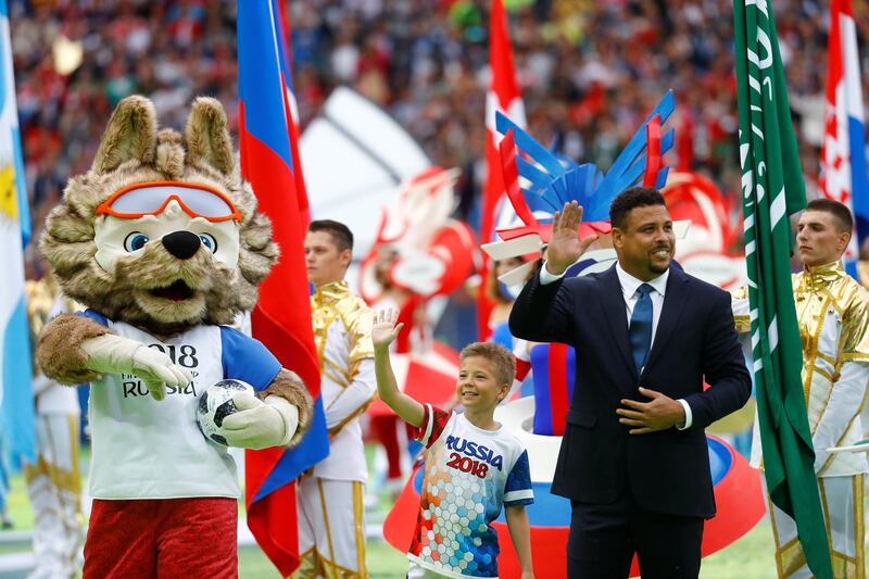 Former player player Ronaldo during the opening ceremony. Kai Pfaffenbach / Reuters