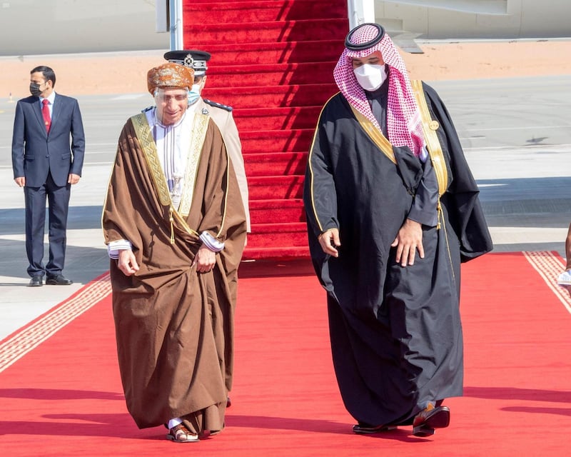 Saudi Crown Prince Mohammed bin Salman welcomes Oman Deputy Prime Minister, Fahad bin Mahmoud. SPA