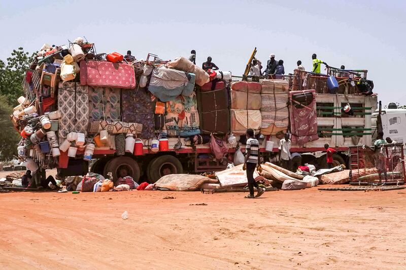 People fleeing the violence in Khartoum on the road connecting Sudan's capital to the city of Wad Madani. AFP