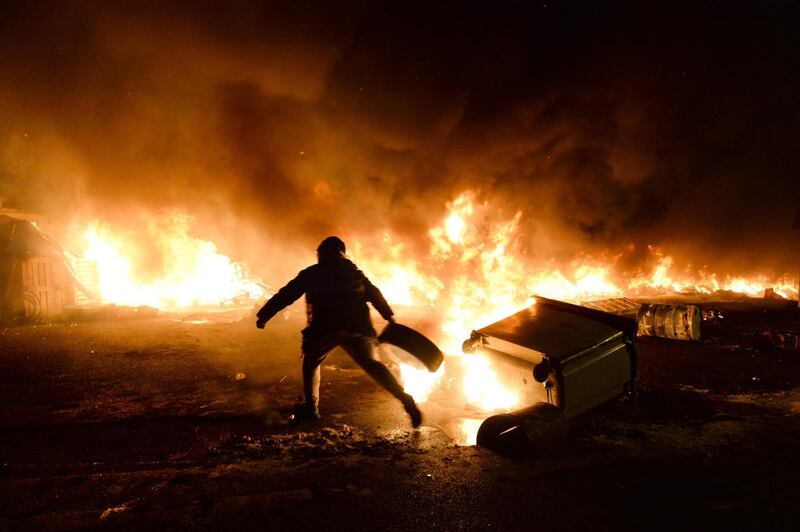 Yellow vests protesters  ignite barricades in Le Mans, northwestern France. AFP Photo