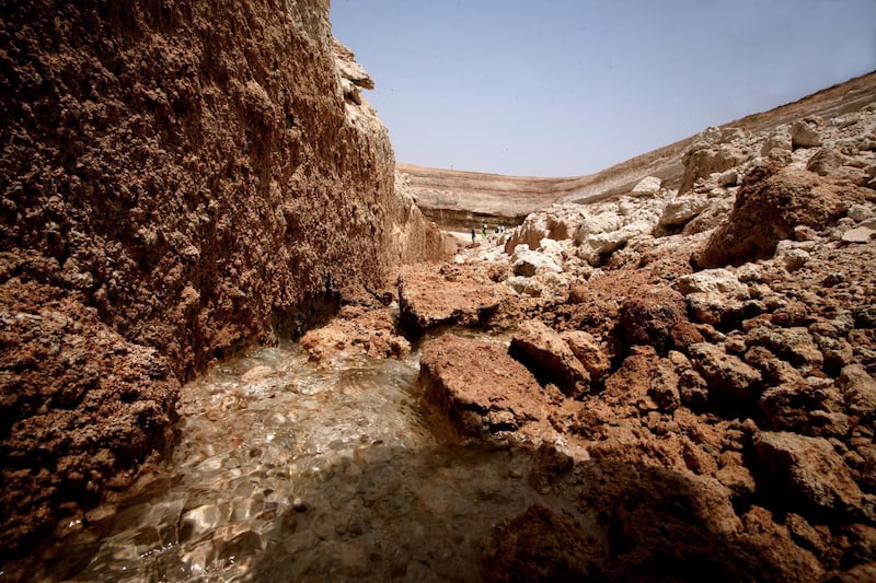 DUBAI-JULY 7,2008 -  Ground water coming out from the excavated Arabian canal during a visit on the Test trial excavation of Arabian Canal in Dubai. ( Paulo Vecina/The National ) *** Local Caption ***  PV canal 11.JPGBZ13_Canal_11.JPG