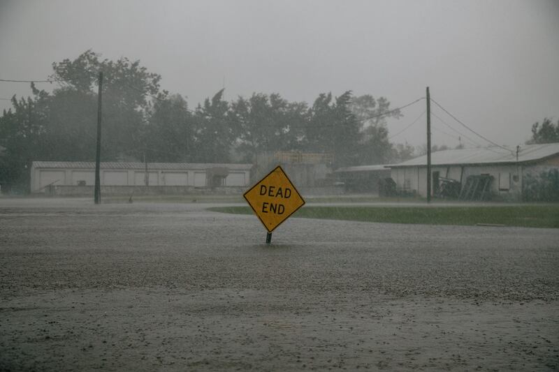 A "Dead End" sign in floodwaters as Hurricane Delta makes landfall in Delcambre, Louisiana, US. Bloomberg