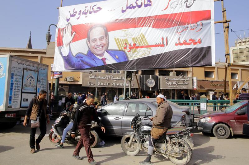 epaselect epa06572731 Egyptians walk underneath an election campaign banner erected by supporters of Egyptian President Abdel Fattah al-Sisi in Cairo, Egypt, 01 March 2018. Egypt will hold its Presidential election between 26 and 28 March 2018. Incumbent President Abdel Fattah al-Sisi is running against Moussa Mostafa Moussa, the head of el-Ghad party.  EPA/KHALED ELFIQI