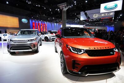 The 2017 Land Rover Discovery is pictured at the 2016 Los Angeles Auto Show in Los Angeles, California, U.S November 16, 2016.  REUTERS/Mike Blake - HT1ECBG1LDM70