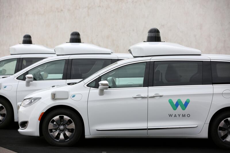 FILE PHOTO: Three of the fleet of 600 Waymo Chrysler Pacifica Hybrid self-driving vehicles are parked and displayed during a demonstration in Chandler, Arizona, November 29, 2018. Picture taken November 29, 2018. REUTERS/Caitlin O’Hara/File Photo