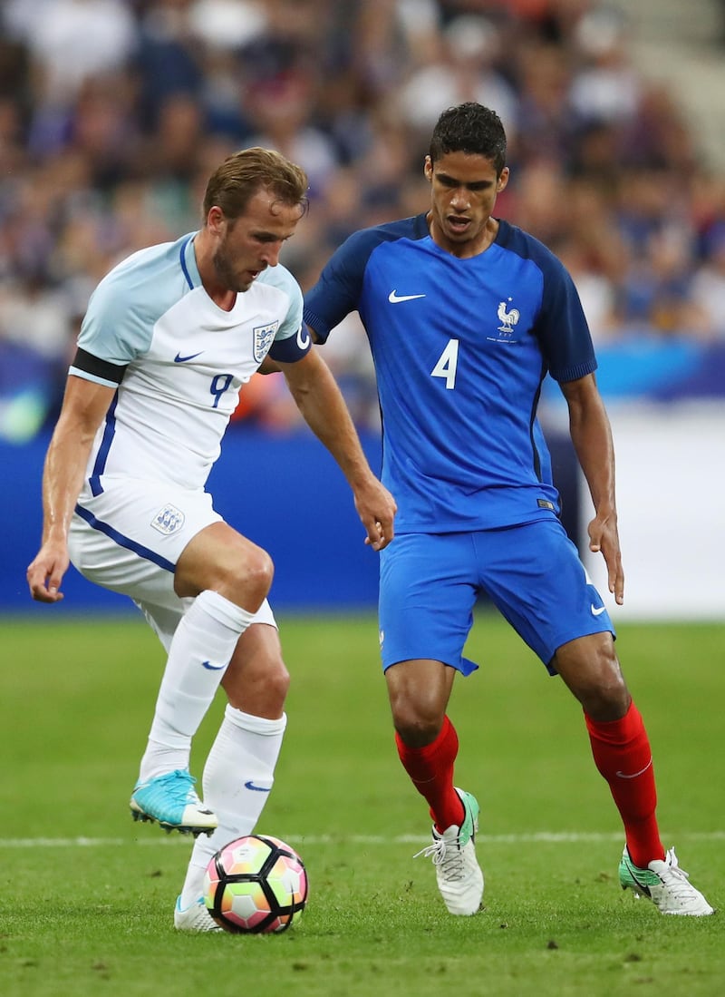 PARIS, FRANCE - JUNE 13:  Harry Kane of England holds off Raphael Varane of France during the International Friendly match between France and England at Stade de France on June 13, 2017 in Paris, France.  (Photo by Julian Finney/Getty Images)
