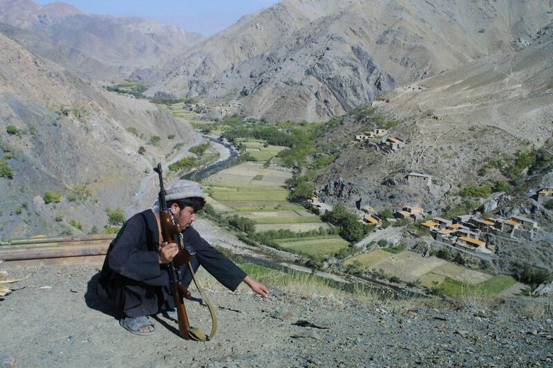 395336 07: An Afghan Northern Alliance fighter mans the front line against the Taliban October 2, 2001 near Jabul os Sarache, 30 miles north of Kabul, Afghanistan. (Photo by Oleg Nikishin/Getty Images)