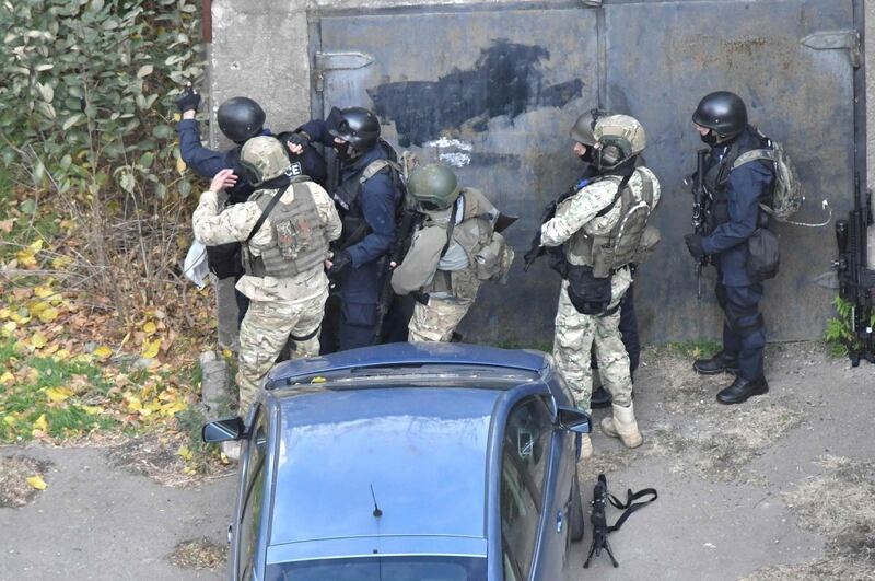 FILE PHOTO: Members of Georgian security forces take part in an operation to apprehend people, who according to local media are suspected of terrorism, in Tbilisi Georgia November 22, 2017. REUTERS/Irakli Gedenidze/File Photo