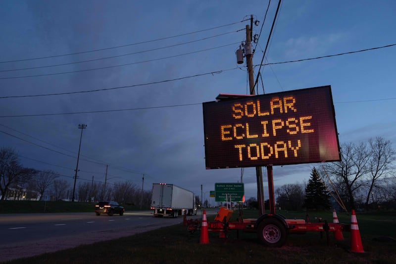 A sign near Niagara Falls warns drivers about the solar eclipse. Getty Images / AFP