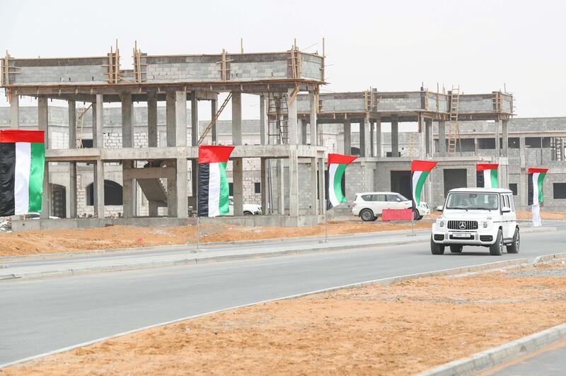 Vice President and Prime Minister of the UAE and Ruler of Dubai His Highness Sheikh Mohammed bin Rashid Al Maktoum reviewed the progress of housing construction and federal roads projects in Ras Al Khaimah. He was accompanied on his visit by Sheikh Mohammed bin Saud bin Saqr Al Qasimi, Crown Prince of Ras Al Khaimah; Lt. General Sheikh Saif bin Zayed Al Nahyan, Deputy Prime Minister and Minister of Interior; Sheikh Mansour bin Zayed Al Nahyan, Deputy Prime Minister and Minister of Presidential Affairs; Mohammad bin Abdullah Al Gergawi, Minister of Cabinet Affairs and The Future; and Dr. Abdullah bin Mohammed Belhaif Al Nuaimi, Minister of Infrastructure Development and Chairman of Sheikh Zayed Housing Programme. Dubai Media Office / Wam