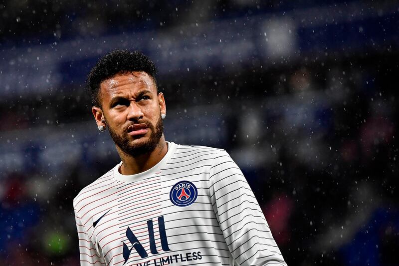 TOPSHOT - Paris Saint-Germain's Brazilian forward Neymar is pictured as he warms up before the French L1 football match between Olympique Lyonnais (OL) and Paris Saint-Germain (PSG) at the Groupama stadium on September 22, 2019 in Decines-Charpieu, near Lyon. / AFP / JEFF PACHOUD
