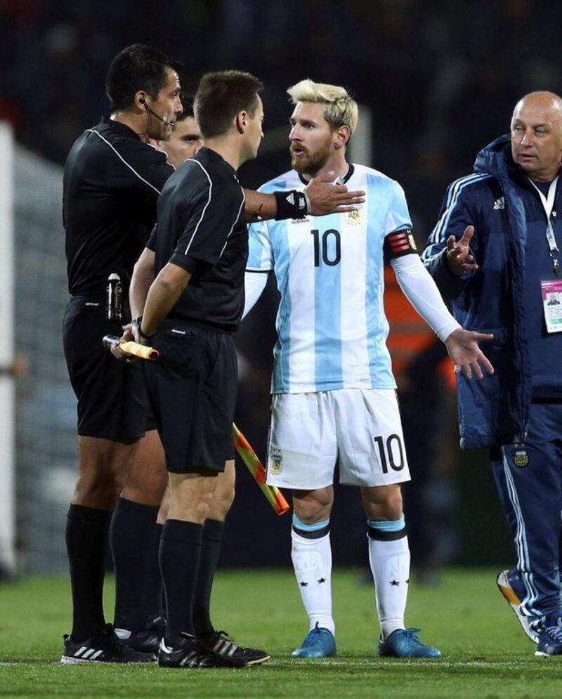 Argentina's Lionel Messi argues with the referee. Marcos Brindicci / Reuters