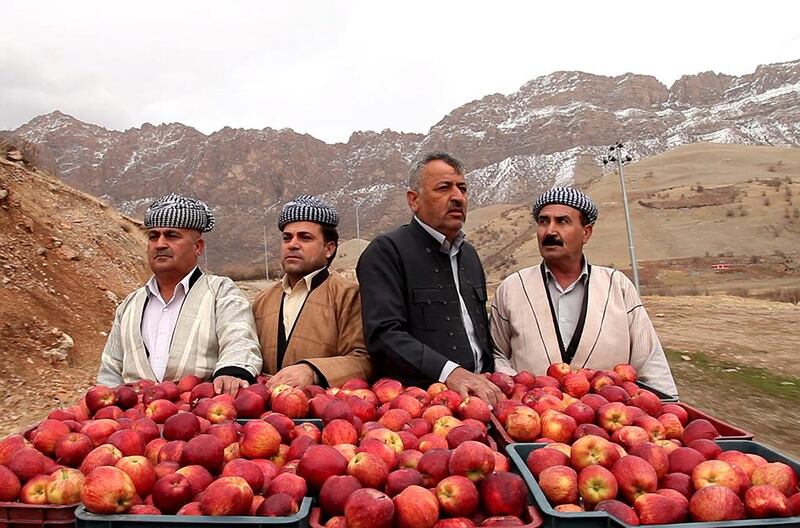 1001 Apples is about five men who buy 1,001 apples and give them to those who lost family members in the 1988 Al-Anfal Campaign, which saw Kurds in Iraq killed and buried in mass graves. Courtesy AvA Media