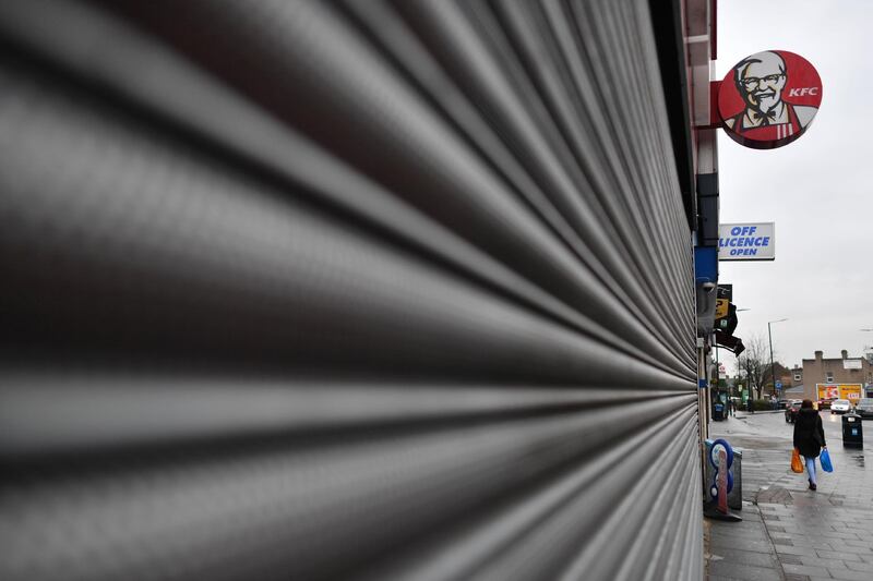 The signage outside a closed KFC fast food store is seen in south London on February 19, 2018.
US fast food chain KFC said on February 19 it had been forced to close many restaurants in Britain because of a new supplier failing to deliver chicken in time, generating some tongue-in-cheek outrage on Twitter. / AFP PHOTO / BEN STANSALL