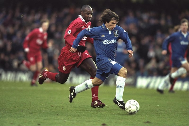 1 Jan 1997:  Gianfranco Zola of Italy and Chelsea is tracked by Michael Thomas of Liverpool during the Premier League match at Stamford Bridge, London. Chelsea won 1-0. Mandatatory Credit: Michael Cooper/Allsport