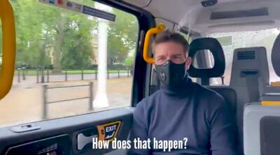Tom Cruise in the back of a London taxi, wearing a face mask, on his way to a 'Tenet' screening. Twitter / Tom Cruise 