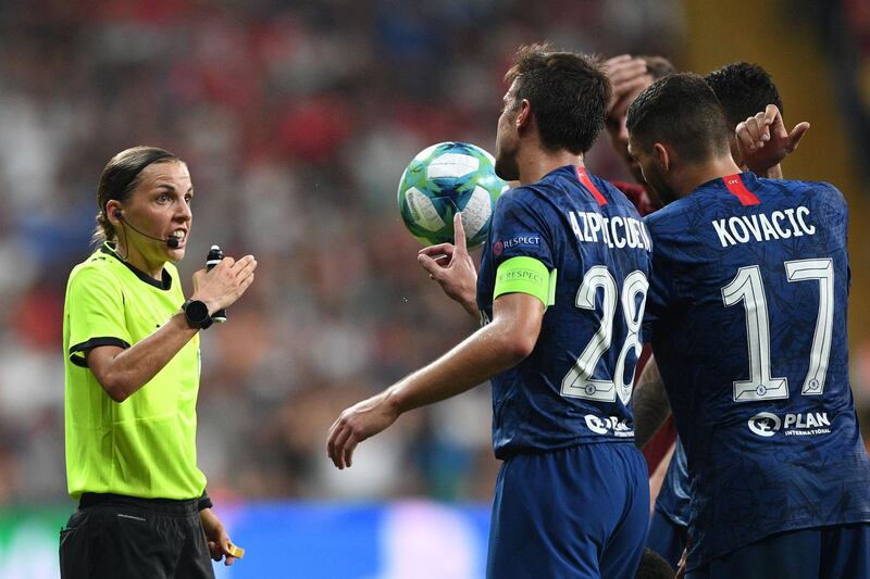 French referee Stephanie Frappart speaks with Chelsea's players during the UEFA Super Cup. AFP