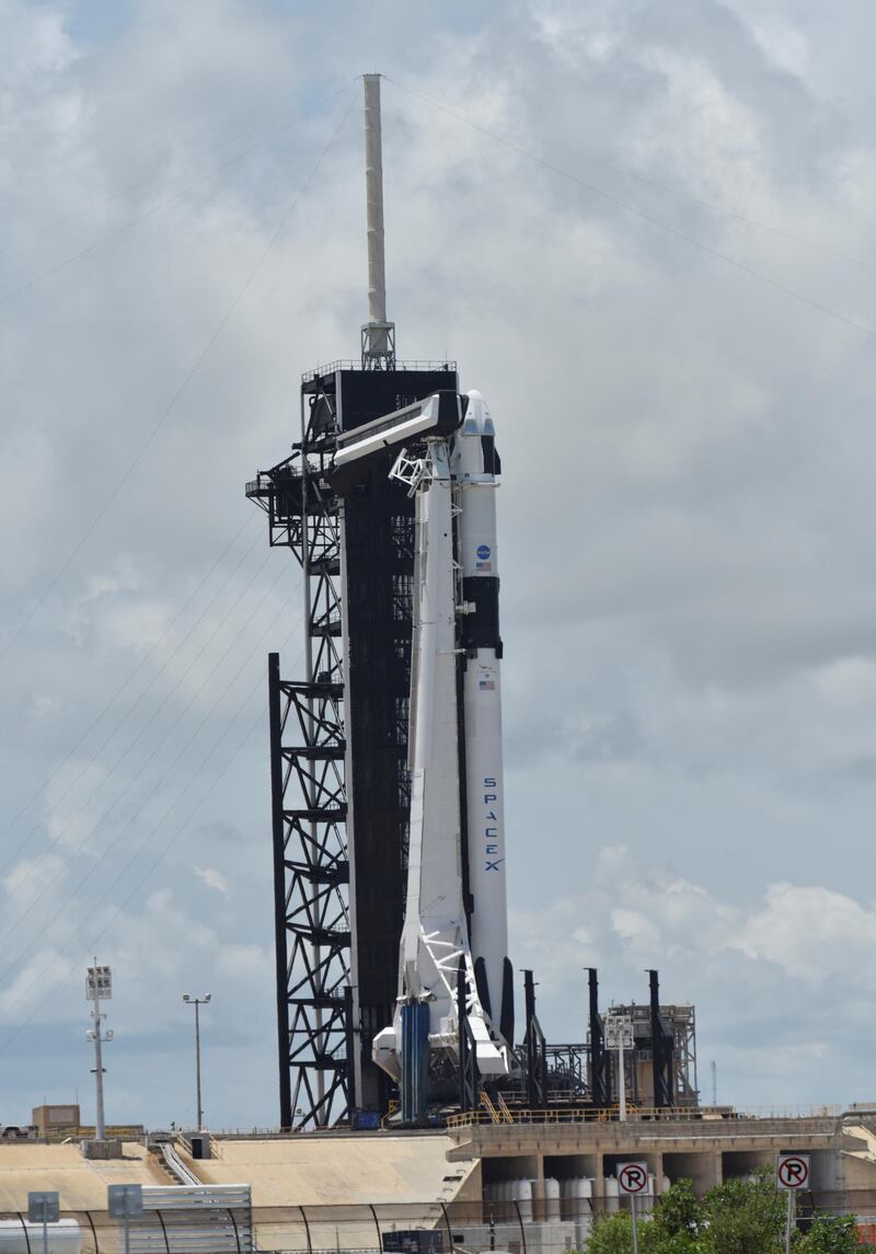 The SpaceX Crew Dragon spacecraft sits atop a Falcon 9 booster rocket on Pad39A at the Kennedy Space Center in Cape Canaveral, Florida, U.S., May 29, 2020.  REUTERS/Steve Nesius