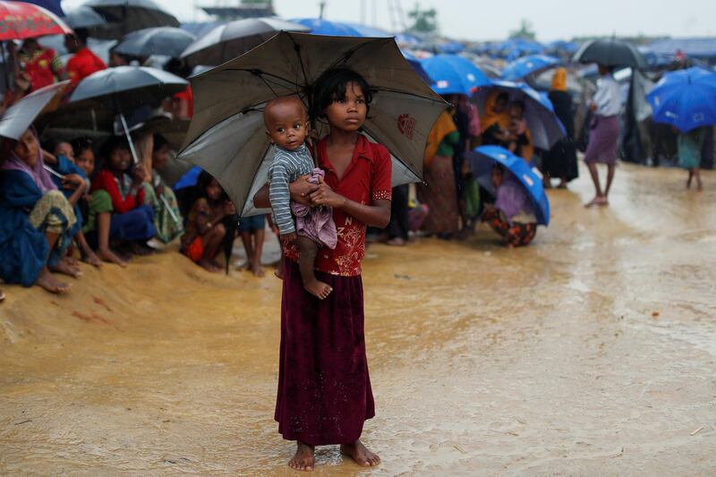 Rohingya refugees queue in the rain to receive food at Kotupalang refugee camp near Cox's Bazar, Bangladesh October 20, 2017. Jorge Silva / Reuters