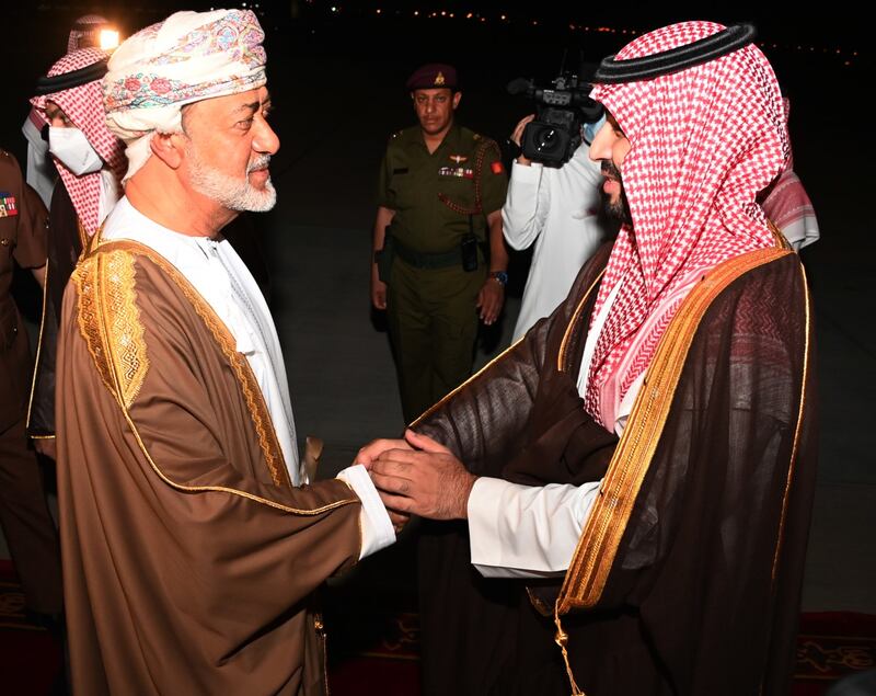 Sultan Haitham bin Tariq welcomes Saudi Crown Prince Mohammed bin Salman on his arrival in Muscat. Photo: Oman News Agency