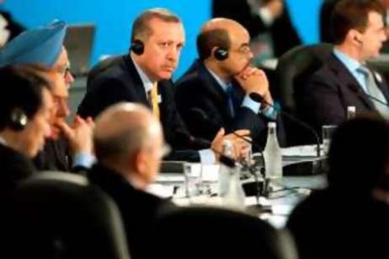 Turkish Prime Minister Tayyip Erdogan (C) attends the opening plenary session at the G20 Summit in Toronto, Ontario June 27, 2010.        REUTERS/Saul Loeb/Pool   (CANADA - Tags: POLITICS) *** Local Caption ***  WAS214_G20-_0627_11.JPG