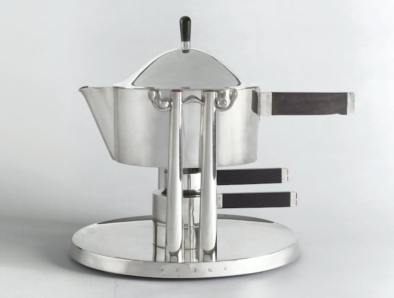 Samovar, Josef Hoffmann, Wiener Werkstätte  (Vienna workshop), Austria, Vienna 1904-1905. Courtesy: Department of Culture and Tourism – Abu Dhabi. Photo credit: APF