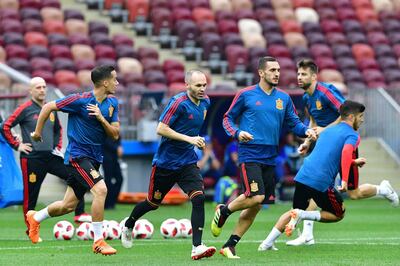 Spain's midfielder Andres Iniesta (C) warms up as he takes part in a training session of the Spain's national football team at the Luzhniki Stadium in Moscow, on June 30, 2018, on the eve of their Russia 2018 World Cup round of 16 football match against Russia. / AFP / Mladen ANTONOV
