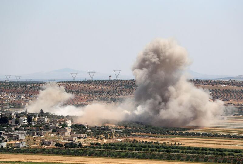 TOPSHOT - Smoke billows during reported Syrian government forces' bombardments on the village of Sheikh Mustafa in the southern countryside of the jihadist-held Idlib province on May 27, 2019. The Damascus regime and its Russian ally have upped their deadly bombardment in recent weeks on Syria's northwestern region of Idlib held by the country's former Al-Qaeda affiliate, causing more than 200,000 people to flee their homes, according to the United Nations. / AFP / OMAR HAJ KADOUR
