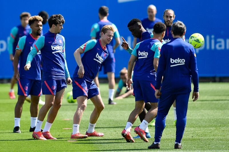 Barcelona midfielder Frenkie de Jong (C) takes part in a training session at the Joan Gamper Sports City. AFP