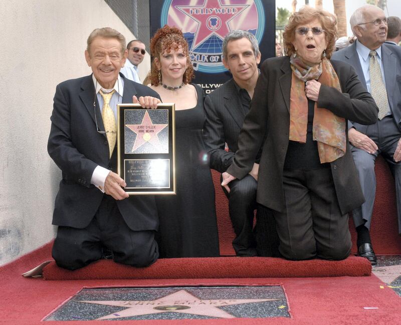 Brother and sister Amy (2nd L) and Ben Stiller (2nd R) pose for pictures at a ceremony where their parents Jerry Stiller and Anne Meara are honored with a star on the Hollywood Walk of Fame in Los Angeles, California February 9, 2007. REUTERS/Phil McCarten (UNITED STATES)