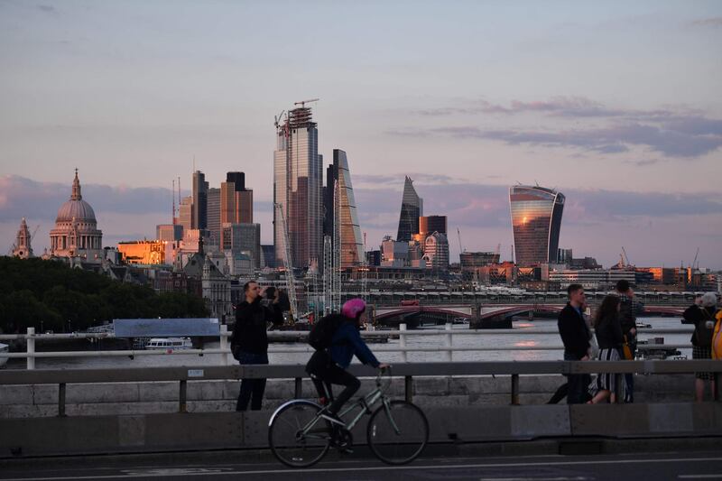 The setting sun is reflected in the office buildings of the City of London on May 21, 2019. / AFP / Ben STANSALL
