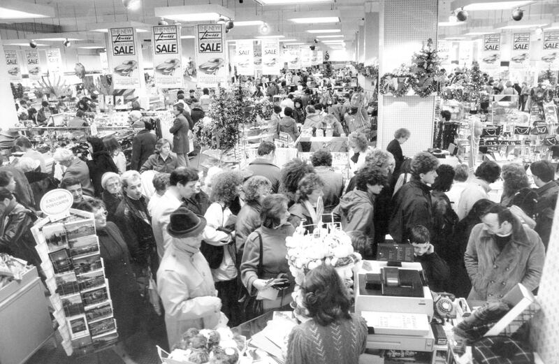 The January sales have come early, shoppers on Boxing Day in Lewis's store on Argyle Street, Glasgow, 26th December 1985. (Photo by Staff/Mirrorpix/Getty Images)