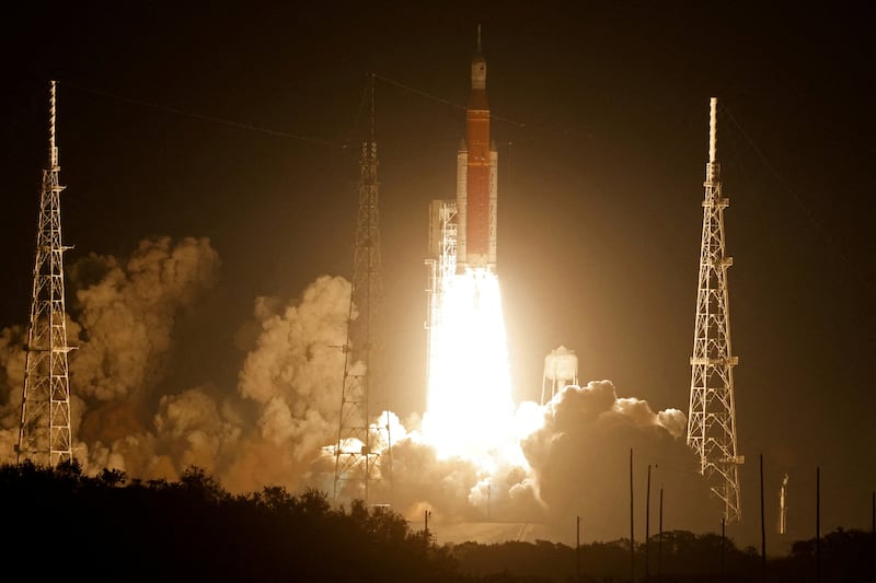 FILE PHOTO: NASA's next-generation moon rocket, the Space Launch System (SLS) rocket with the Orion crew capsule, lifts off from launch complex 39-B on the unmanned Artemis I mission to the moon at Cape Canaveral, Florida, U. S.  November 16, 2022.  REUTERS / Joe Skipper / File Photo
