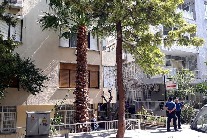 Turkish police officers stand guard next to an apartment of US Pastor Andrew Brunson on July 27, 2018 in Izmir. 
  Brunson was moved from jail to house arrest on July 26, but Secretary of State Mike Pompeo said the move was "not enough" -- and Trump doubled down on Thursday. / AFP / DHA / DHA
