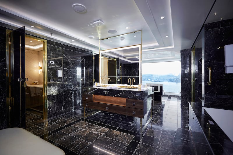 The bathroom of the Regent Suite