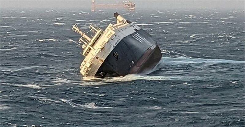 Al Salmy 6 sinking in the Gulf. All photos: West Asia News Agency / Reuters