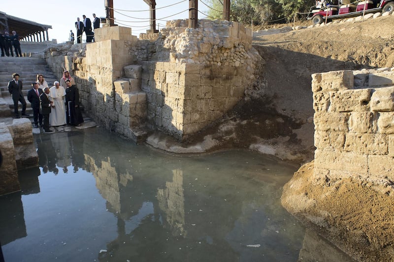 A handout picture released by the Vatican press office shows Pope Francis (C) visiting Bethany beyond the Jordan river, the site believed to be of Christ's baptism, west of Amman, Jordan, on May 24, 2014. The pontiff is in Jordan on the first of a three day trip to the Middle East that will also take him to the West Bank and Israel. AFP PHOTO/ OSSERVATORE ROMANO / HO 
-- RESTRICTED TO EDITORIAL USE - MANDATORY CREDIT "AFP PHOTO / OSSERVATORE ROMANO" - NO MARKETING NO ADVERTISING CAMPAIGNS - DISTRIBUTED AS A SERVICE TO CLIENTS (Photo by - / OSSERVATORE ROMANO / AFP)