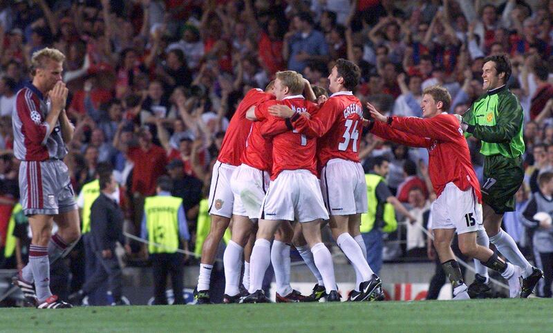 Players of Manchester United jubilate after winning the final of the soccer Champions League against Bayern Munich as an unidentified player of Bayern (L) looks desperate, 26 May 1999 at the Camp Nou Stadium in Barcelona. Manchester United won 2-1.
(ELECTRONIC IMAGE) (Photo by ERIC CABANIS / AFP)